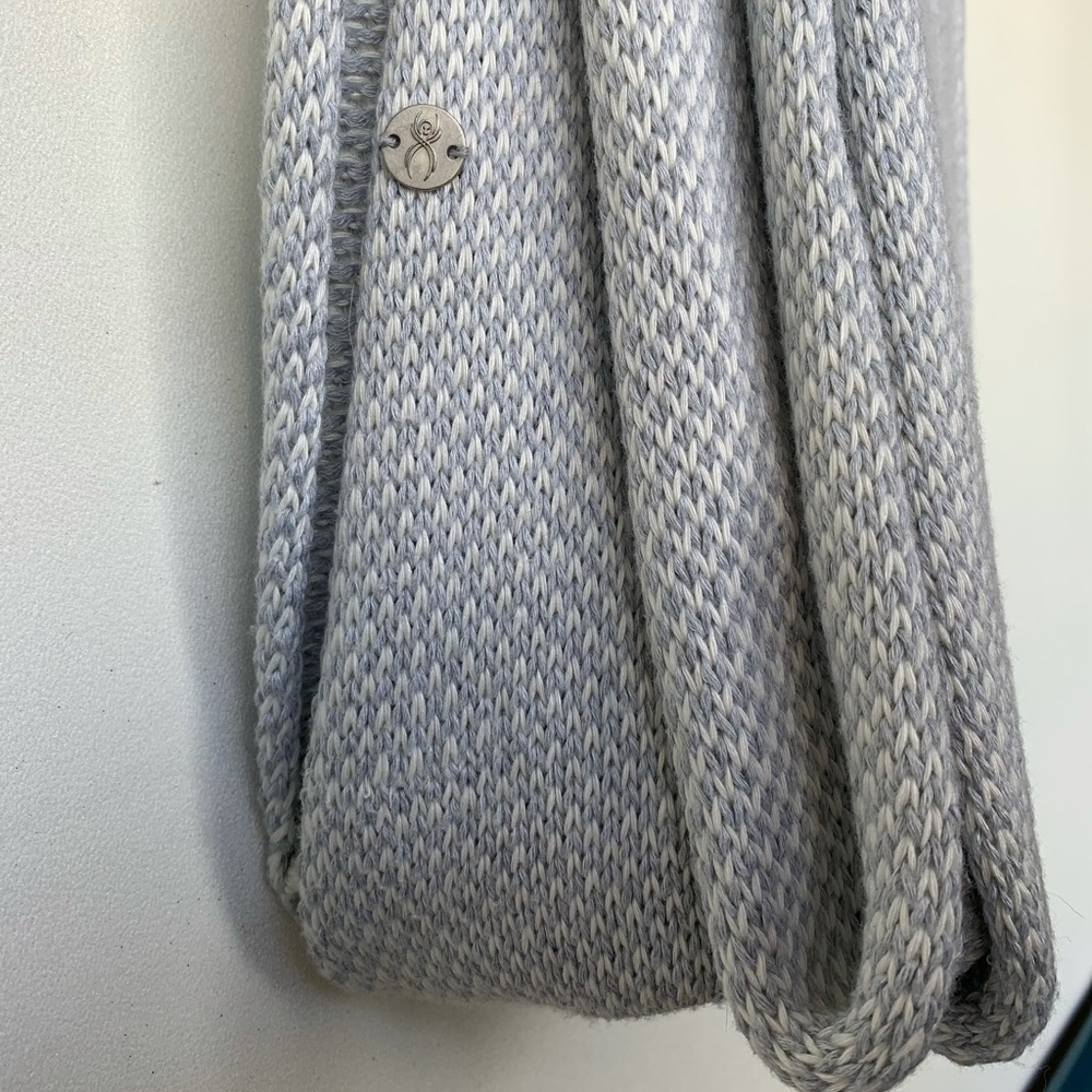 Spyder, grey and white knitted infinity scarf - Picture 3 of 8